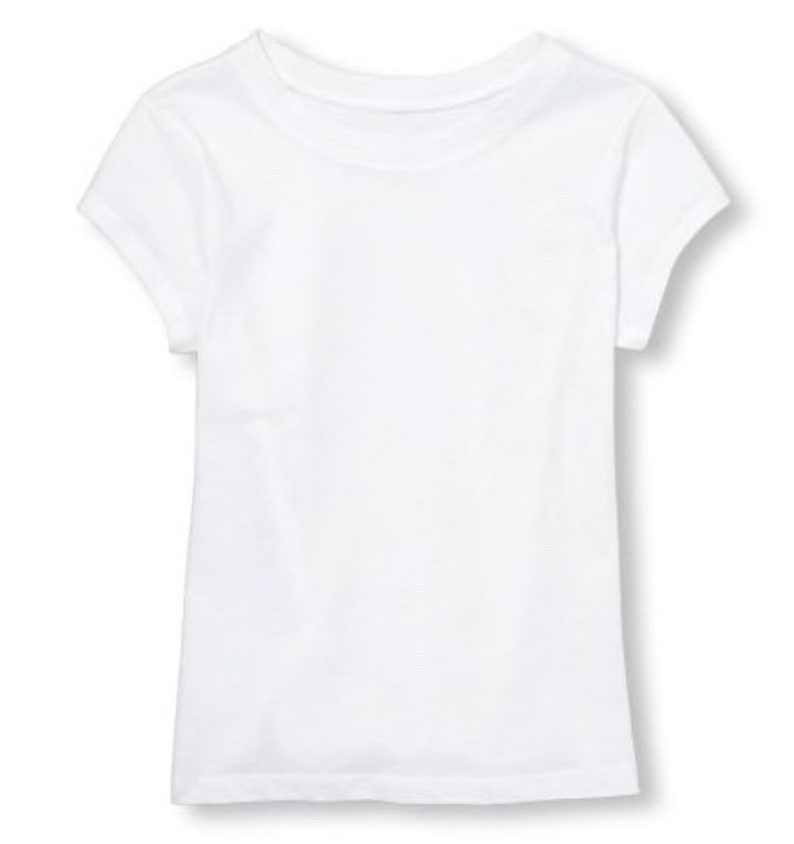 K&ouml;nnte beinhalten: Ein wei&szlig;es T-Shirt mit kurzen &Auml;rmeln.