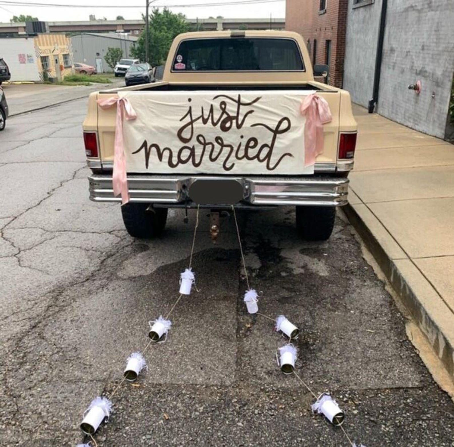 Wedding Car Tin Cans, Just Married Decorated Getaway Silver Car Cans Wedding Car Tin Cans, Just Married Decorated Getaway Silver Car Cans