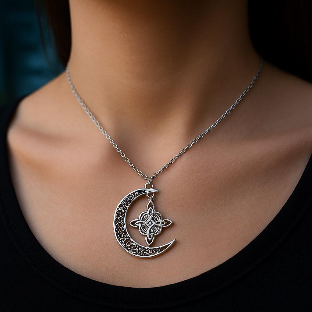 Collana Luna Nera, luna nera, collana da strega pagana Collana Luna Nera, luna nera, collana da strega pagana