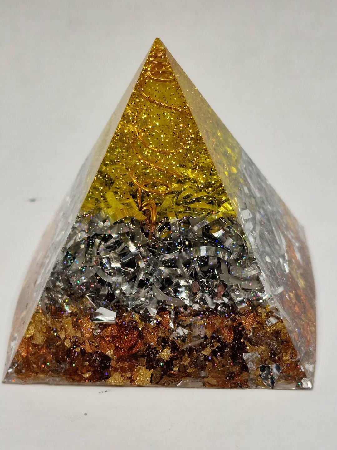 7 Chakra Orgonite Pyramid Set With Quartz - Orgone Energy Wicca Crystal Tower