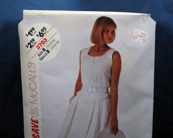 Vintage McCalls Sewing Pattern 3703. Misses Blouse and Skirt. Sizes 10 and 12