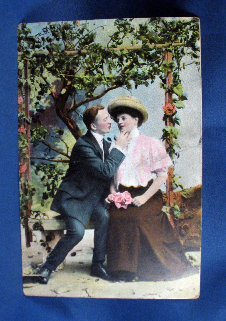 Vintage Valentines Postcards Set of Two 1910 Handcolored Photos afbeelding 2