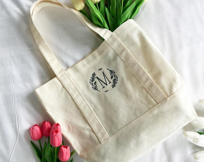 Custom embroidered Tote Bag Bridesmaid Gift Personalize Gift Beach Bag Monogram Bag Canvas Tote Bag Bridesmaid Bag gift for her 24072703