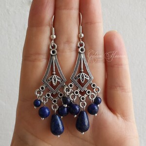 Blå art déco-örhängen i silver, kristallkronörhängen, lapis lazuli-örhängen, triangelörhängen, lapis lazuli-smycken, mycket långa silverörhängen. bild 3