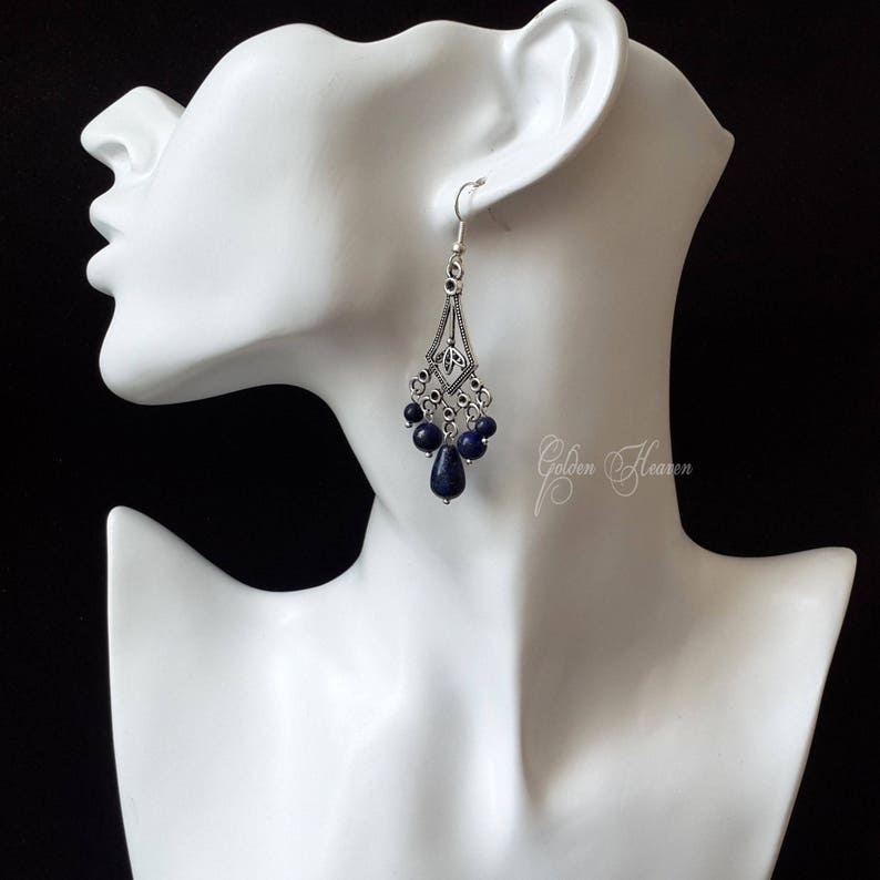 Blå art déco-örhängen i silver, kristallkronörhängen, lapis lazuli-örhängen, triangelörhängen, lapis lazuli-smycken, mycket långa silverörhängen. bild 4