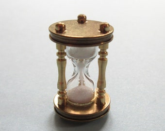 1/12th Scale Dolls' House Miniature - Working Sand Timer (D2456)