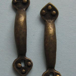 1/12th Scale Dolls&#39; House Antique Brass Door Handles with Keyholes - Pack of 2 (DIY725)
