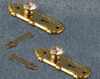 Miniaturas para casas de muñecas a escala 1/12: Juego de pomos, placa y llave de cristal de latón (DIY704)