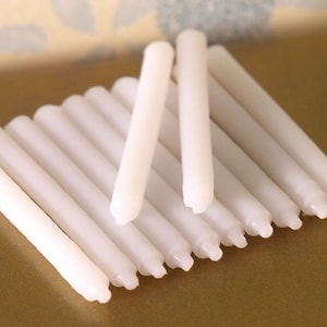 1/12th Scale Dolls' House Miniature - Pack of 12 Candles (3987)