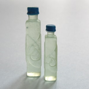 1/12th Scale Dolls House Miniature - Set of 2 Water Bottles (G8581)
