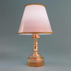 1/12th Scale Dolls&#39; House Lighting - Battery Powered Table Lamp (1511) - Battery Included