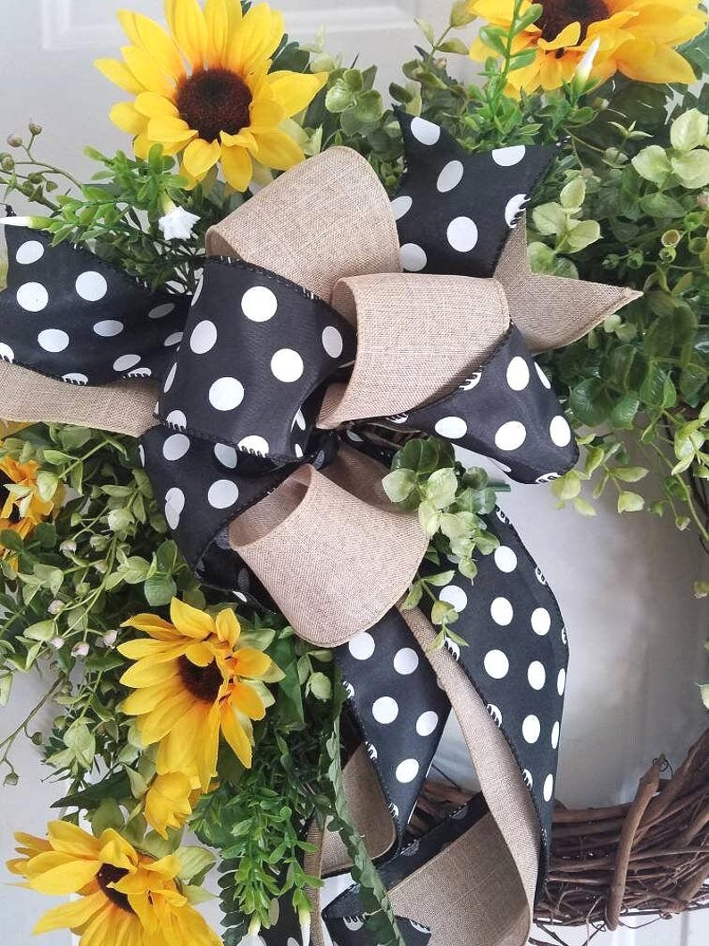 Black and white polka dot bow with natural linen ribbon on sunflower wreath.