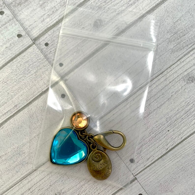 Moana Zipper Pull Backpack Charms Moana Party Favors Princess charm Princess Moana Backpack charms Heart of Te Fiti Charm Moana backpack afbeelding 4