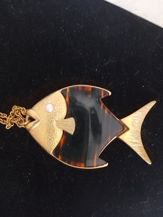 Sarah Coventry 1970s Faux Tortoise Tiger Fish Pend