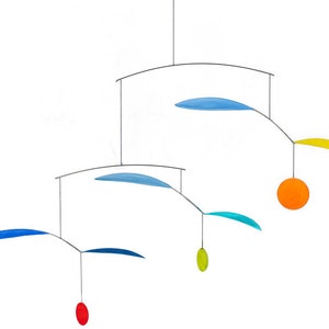 Mobile &quot;Wipp&quot; in light blue/blue with colourful dots