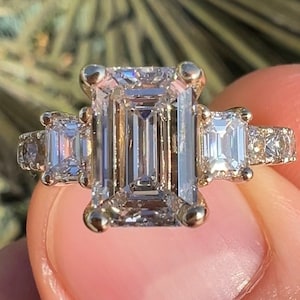 2 Karat Smaragd Schnitt Diamant Drei Stein Verlobungsring 3 Stein Ring Evelyn Ring Ringe 14K Weiß Rose Gelbgold Lab Grown Diamant Natur