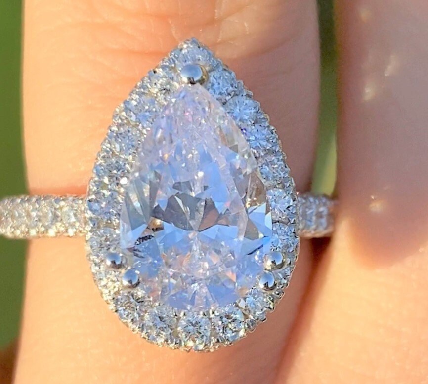 2.00CT Diamond Pear Shaped 2D Halo 3D Diamonds Band Style