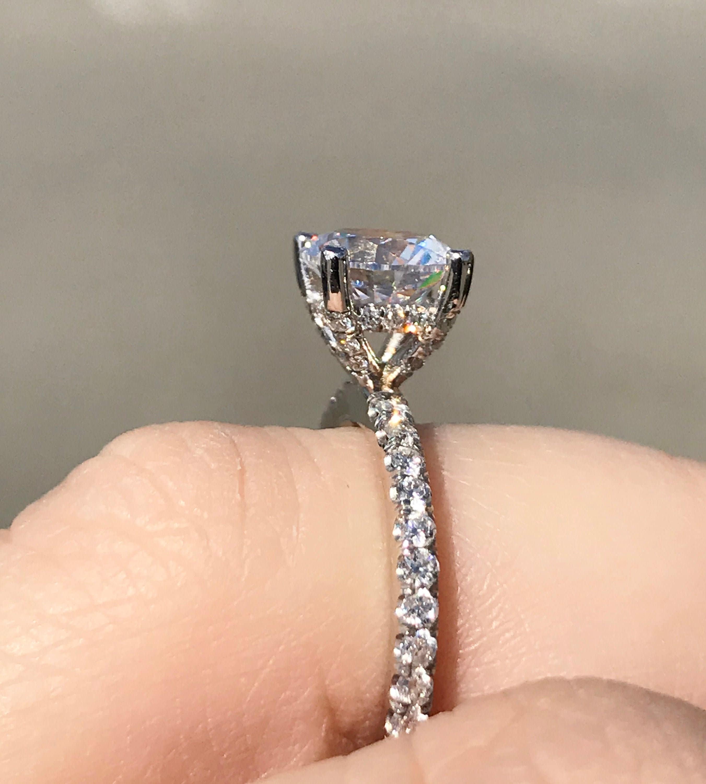 Round diamond hidden halo sale