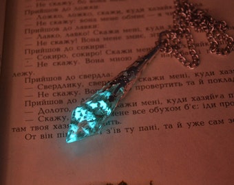 Glow it the dark crystal necklace with real flowers, terrarium necklace