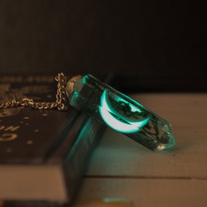 Green glowing moon necklace, Glow in the dark necklace, Crystal point necklace, halloween gift, halloween neckalce