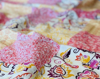 Couverture de patchwork de Minky câline pour bébé fille- floral de ressort en rose et jaune
