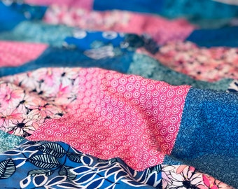 Couverture pour bébé en patchwork/fille/minky, coton, bohème, floral, marguerite, gras, vif, rose, magenta, bleu, violet, bleu canard, turquoise/campagne/campagne