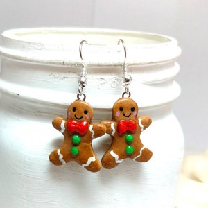 Cute Gingerbread man cookie Christmas earrings, Gingerbread man earrings, Cute food jewelry made from polymer clay, cute holiday earrings