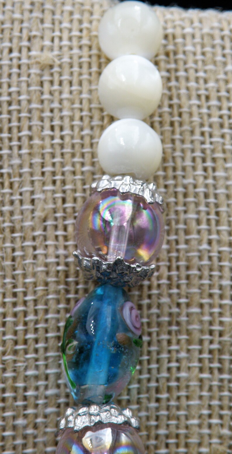 Silver Spacers Hook Closure 26 Necklace of Opalescent Pearl Beads wBlue Oblong Beads wPink Roses Embedded