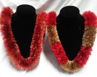 Sparkle Eyelash Yarn Lei - Red & Gold
