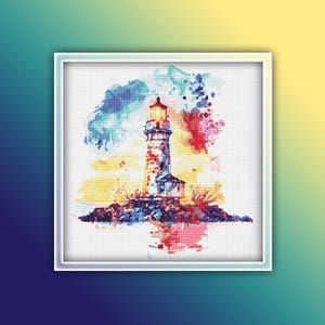 Könnte beinhalten: Ein Aquarellbild eines Leuchtturms an einem felsigen Ufer mit bunten Farbschleiern im Hintergrund.