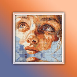 Op de afbeelding: Een close-up portret van een gezicht, met één oog dat rechtstreeks naar de kijker kijkt. Het gezicht is gedeeltelijk bedekt met een blauwe en witte stof met een patroon. De huid van de persoon is een mix van lichte en donkere tinten, wat een gevoel van diepte en textuur creëert.