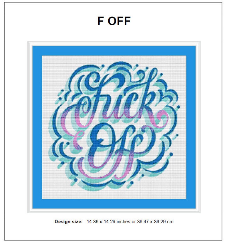 Pode incluir: Um padr&atilde;o de ponto cruz azul e branco com a frase "F OFF" em uma fonte estilizada. O design mede 36,47 x 36,29 cm.
