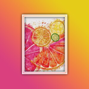Puede incluir: Una pintura digital de cítricos, incluyendo una toronja, una naranja, un limón y una lima. Las frutas están dispuestas en un patrón circular y están pintadas en un estilo vibrante de acuarela. El fondo es un lienzo blanco con salpicaduras de pintura rosa y amarilla.