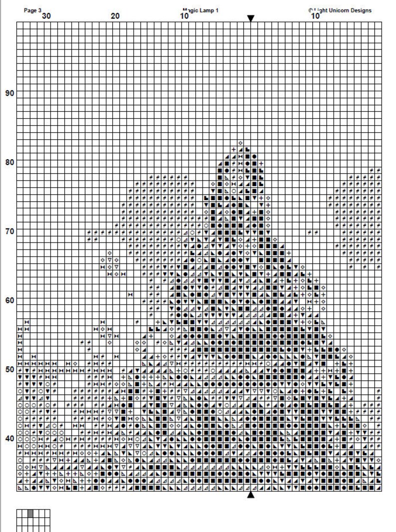 Op de afbeelding: Zwart-witte kruissteekpatroon voor een magische lamp. Het patroon bevat verschillende geometrische vormen, waaronder cirkels, vierkanten, driehoeken en plustekens.