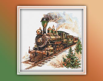 Könnte beinhalten: Eine alte grüne und braune Dampflokomotive mit schwarzem Rauch aus dem Schornstein, die durch eine schneebedeckte Landschaft mit grünen Bäumen am Rande fährt.