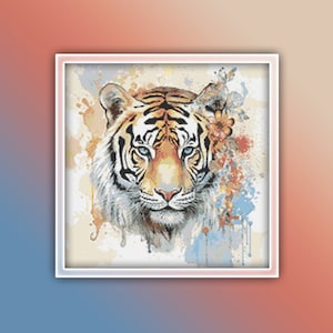 Puede incluir: Un primer plano de la cara de un tigre con rayas naranjas, negras y blancas. El tigre está rodeado de salpicaduras de acuarela de color azul, amarillo y naranja.