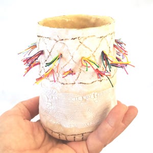 Taza artística de cerámica con borla, decoración rústica multifuncional para el hogar o la oficina.