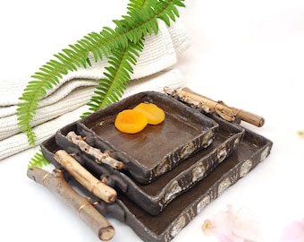 Juego de bandejas de cerámica hechas a mano con asas de madera, fuente para servir poco convencional.