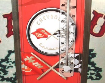 Termómetro metálico de estilo vintage para interiores y exteriores de 17 pulgadas con licencia del Chevrolet Corvette Roadster.
