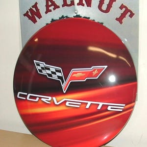 Corvette Chevrolet Flags Licensierad 16-tums kupolformad metallskylt för inomhus och utomhusbruk, enastående.