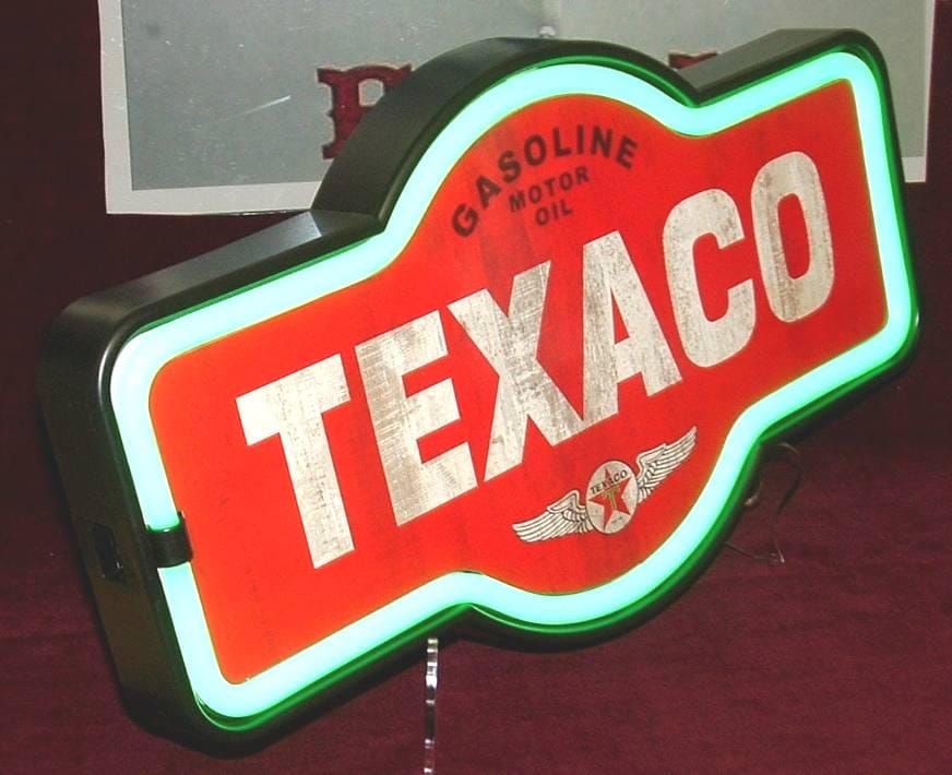 El letrero iluminado con LED verde de gasolina y aceite de motor Texaco parece nuevo.