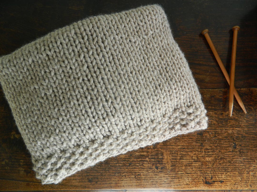 Super Chunky Moss Stitch Border Throw Blanket - PDF Knitting