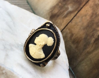 Schwarzer Elfenbein Cameo Ring, Bronze Einstellbar Queen Ring
