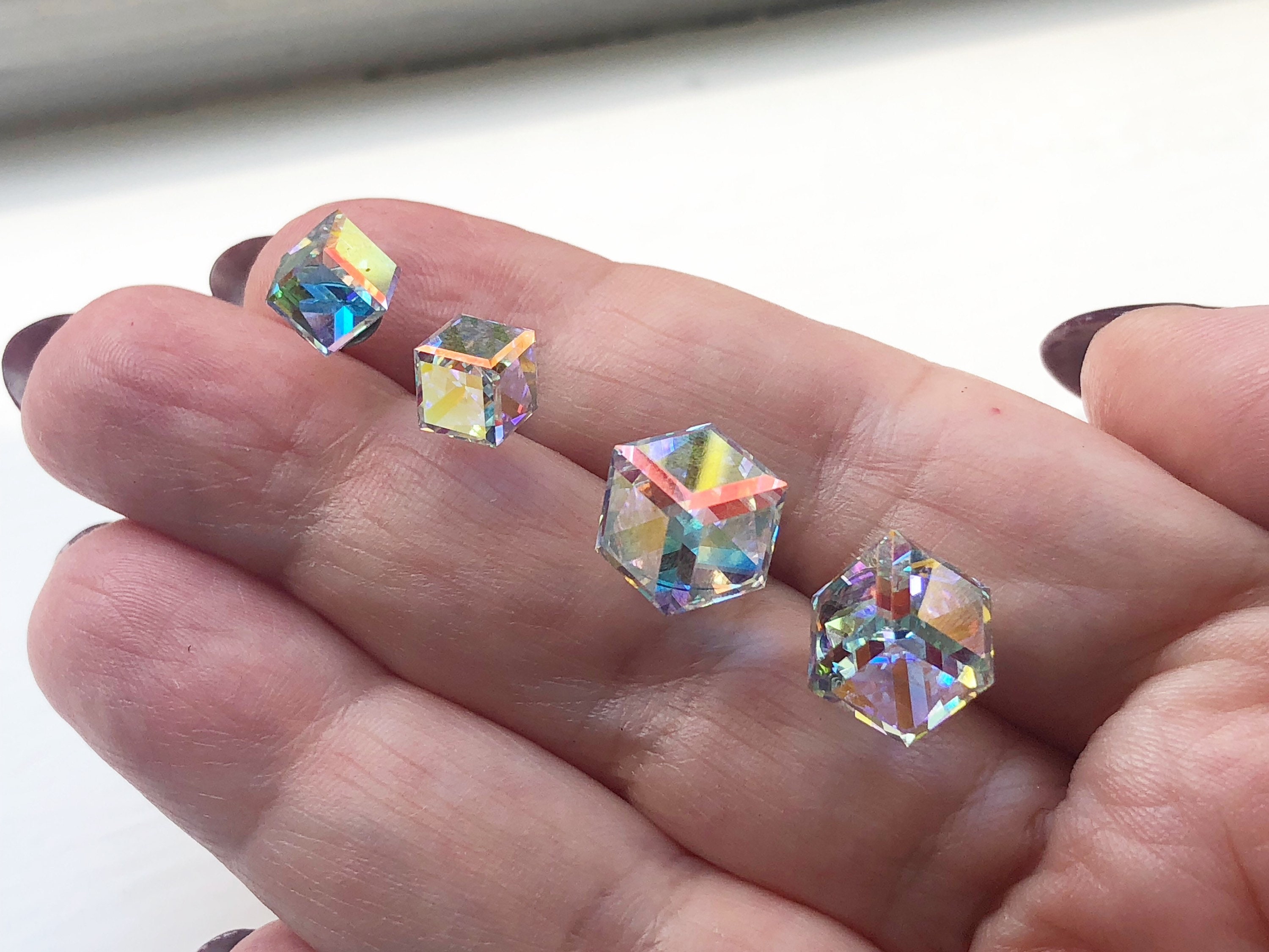サラース　CUBE PIERCED EARRINGS - K24P Cube Earrings, Post Earrings, Crystal Cube Earrings
