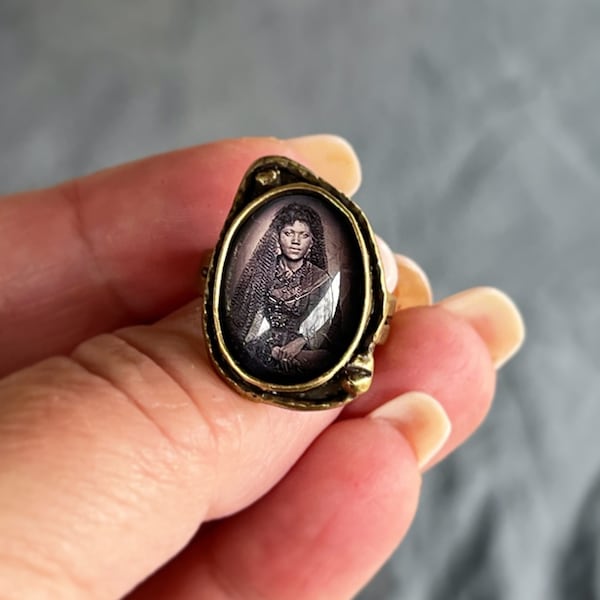 Mourning Ring, Lady in Mourning Ring, Oddity Jewelry, Oddity Ring,  Vintage Ring, Oval Ring, Cabochon Ring, Gothic Jewelry, Gothic Ring,