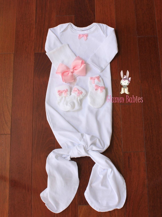 newborn knotted sleeper