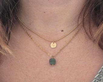 Doppelreihige Damenkette mit grüner, quadratischer Aventurin-Naturperle und vergoldetem Edelstahl