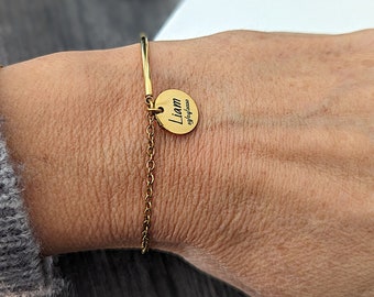 Bracelet demi-jonc personnalisé médaille à graver, chaine acier, cadeau maman, mamie, marraine, naissance, noël, bijoux personnalisés