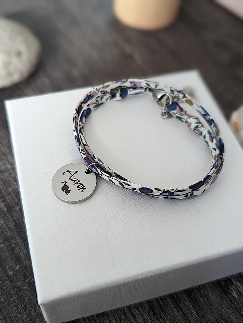 Bracelet personnalisé cordon liberty médaille à graver, bijou personnalisé, cadeau maitresse, fête des mères, marraine, maman, cadeau noël image 10