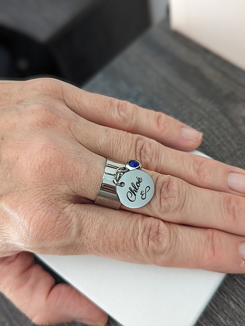 Bague personnalisé médaille à graver, bague acier argent, bijou femme, cadeau maman, bijou personnalisé, cadeau noël image 3